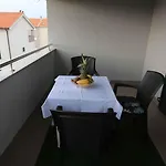 Malinska, Krk 2 *