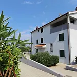 Malinska, Krk 2 *